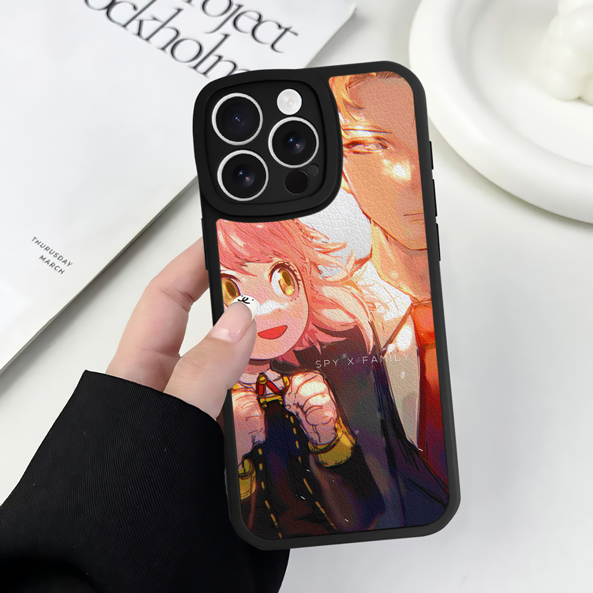 （画像用） SPY×FAMILY间谍家家酒 【iPhone 16シリーズ対応】シリコンスマホケース（レザー調） 材質：シリコン